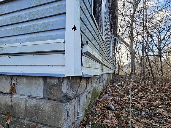 3rd image of 3980 Madison St