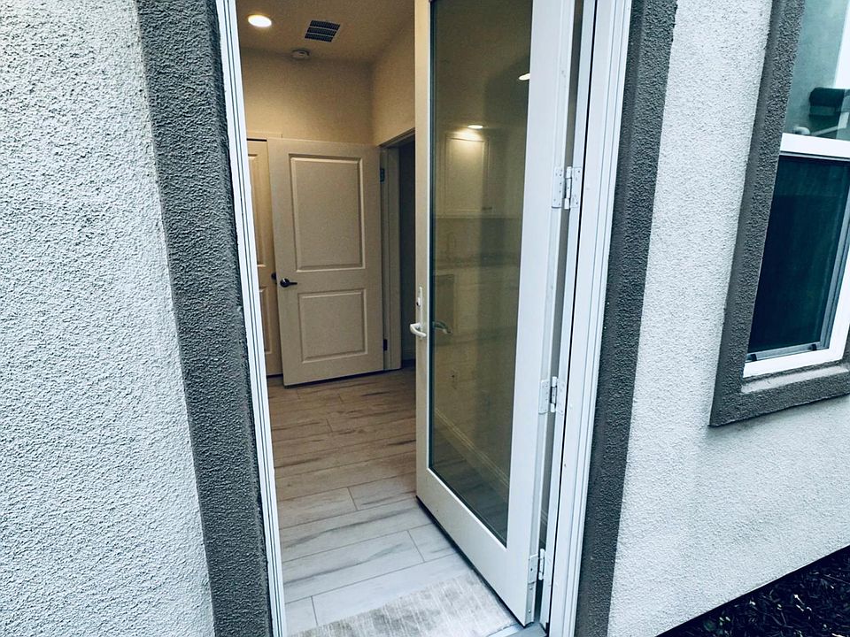 1st image of 3279 Talbot Dr #3