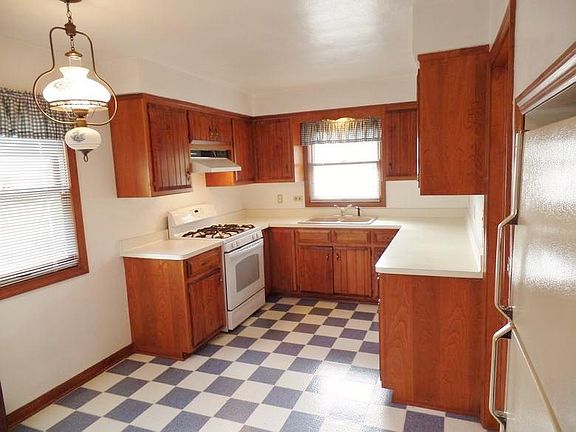 5th image of W67N755 Franklin Ave