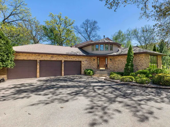 16590 Forest Gate Rd, Dubuque, IA 52001