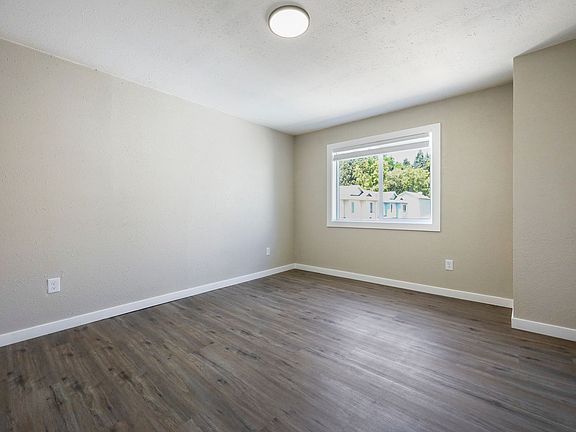 3rd image of 2829 SE 90th Pl APT A