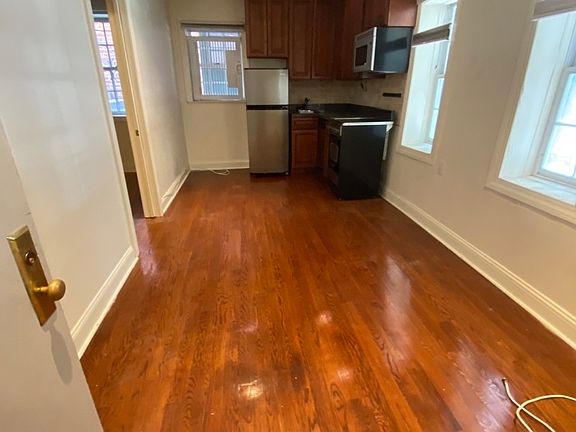 2nd image of 265 W 94th St #1