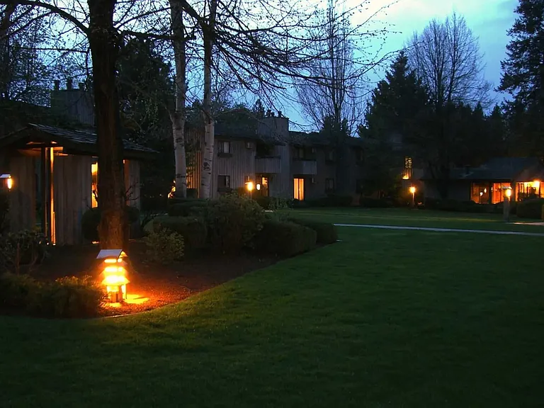 Lake Villa Apartments — Photo 35