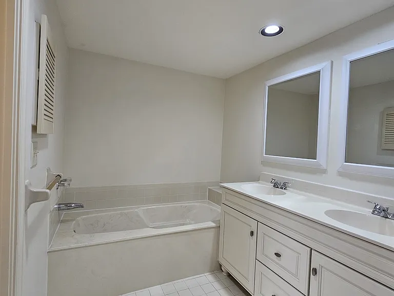 6025 Chardonnay Ln #1-102 — Photo 23
