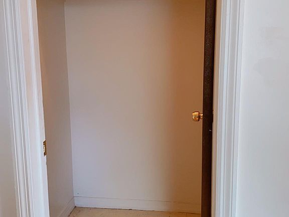 4th image of 2719 Fenton Ave #2