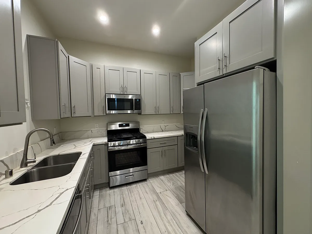 Building Photo - 14224 Friar St #3