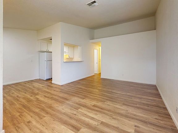 5th image of 1487 Bradford Way #8