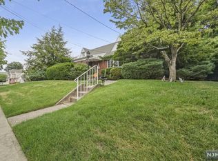 6-11 6th St, Fair Lawn, NJ 07410