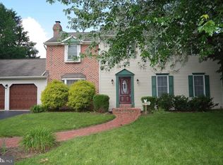 42 Magnolia Dr, Leola, PA