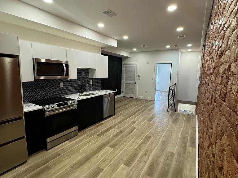 1224 W Hilton St #B — Photo 5