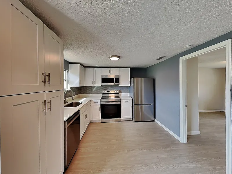 2 bed, 1.0 bath, 816 sqft, $1,495 — Photo 3