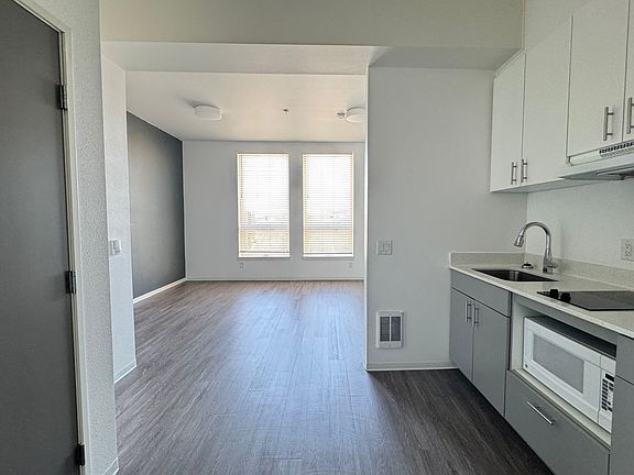 5th image of 1611 NW Marshall St #608