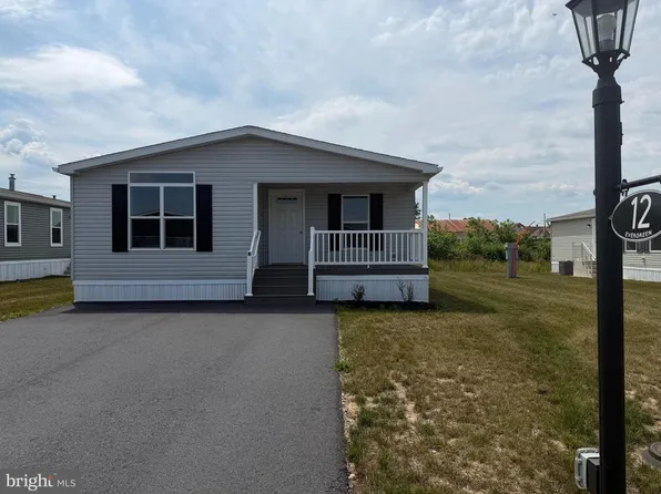 12 Evergreen Aly, Palmyra, PA 17078