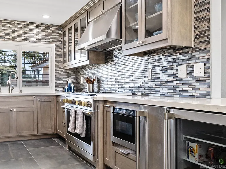 6 Kingston Ct E — Photo 14