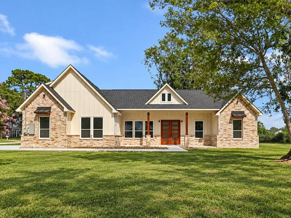 1302 Lamar St, Liberty, TX 77575