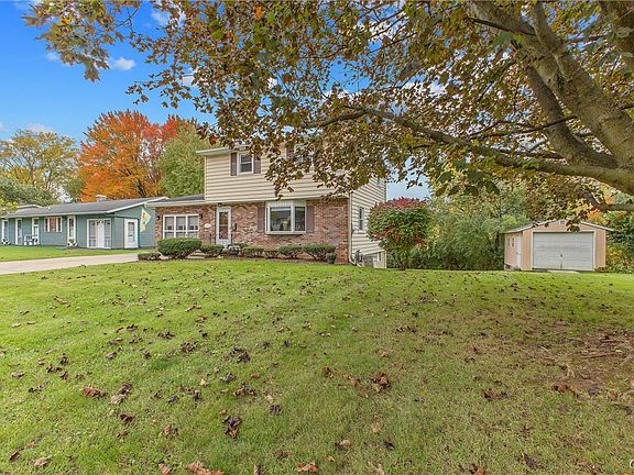2nd image of 204 Chestnut Heights Dr