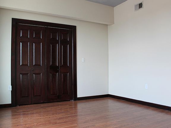 3rd image of 110 Bagby St Unit 61