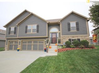 808 N Cypress Cir, Kearney, MO 64060