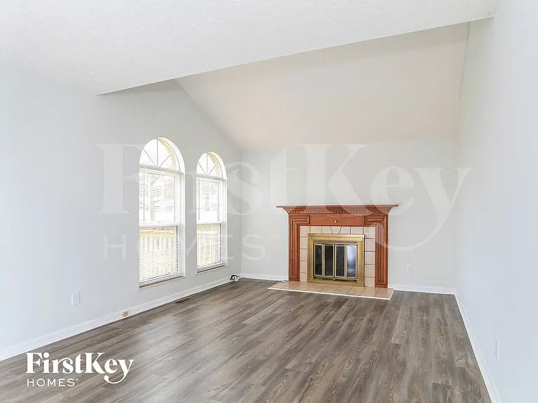 3359 Woodside Dr — Photo 3