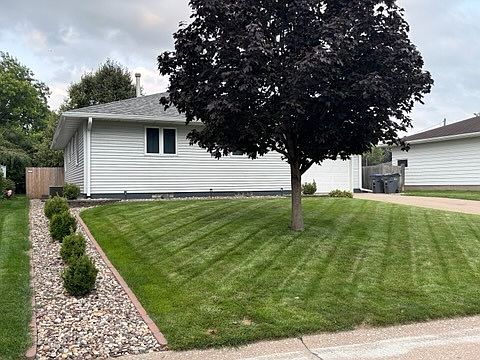 2nd image of 528 12th Ave W