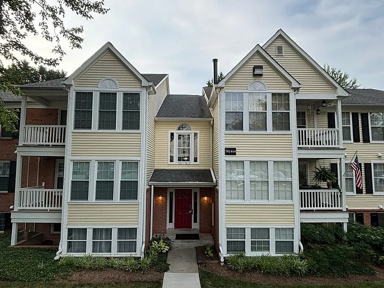 798 Southern Hills Dr — Photo 1
