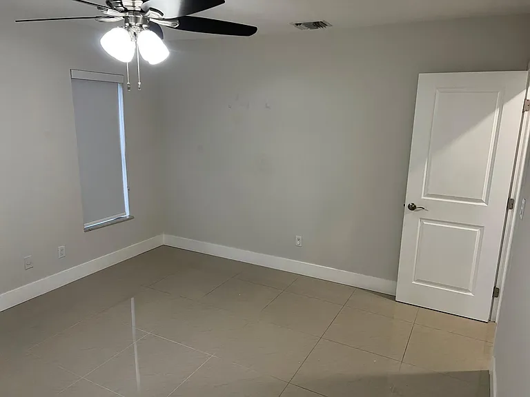 1054 SW 118th Ct — Photo 7