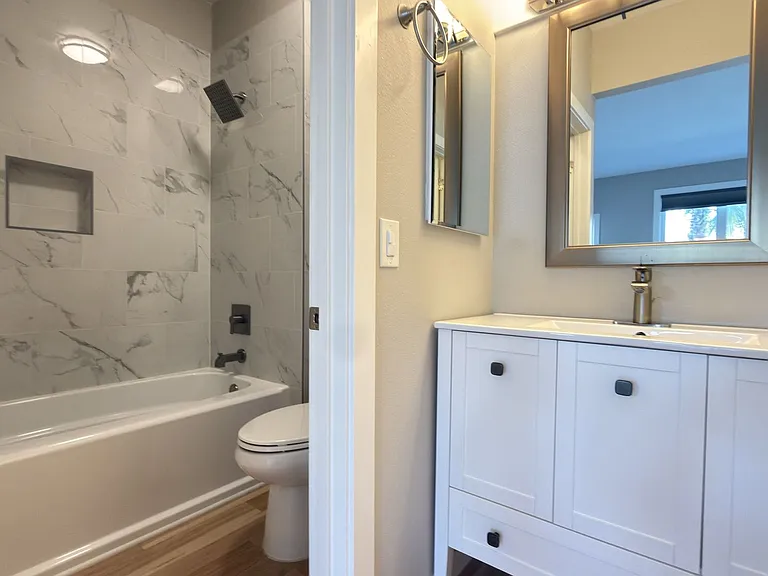 97 E Saint James St #27 — Photo 15