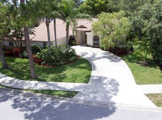 8683 Woodbriar Dr, Sarasota, FL 34238