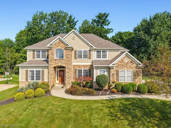 1049 Whispering Woods Dr, Macedonia, OH 44056