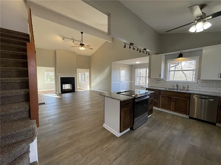 3492 Point View Cir — Photo 26
