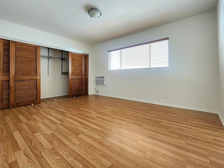 1850 Greenfield Ave #8 — Photo 14