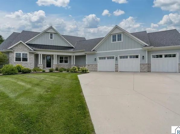1005 Applewood Ct, Mankato, MN 56001