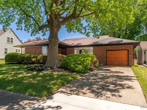 208 Laurel Ave, Du Quoin, IL 62832