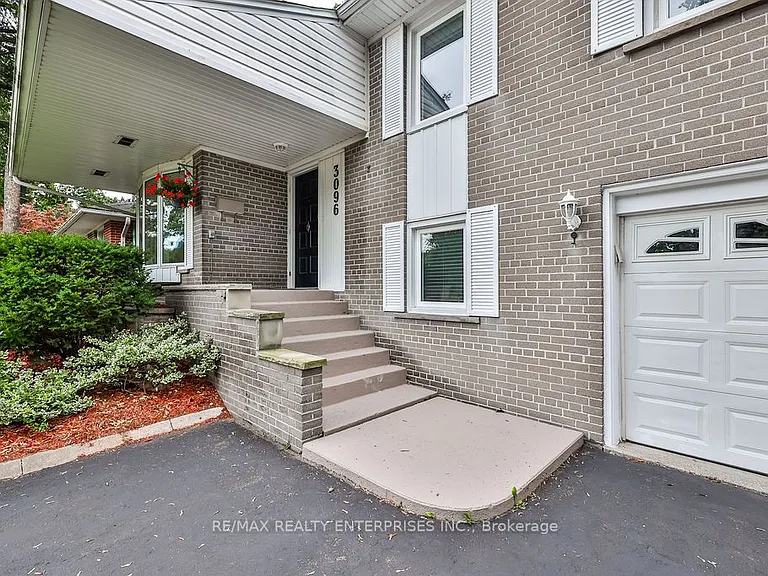 3096 Ballydown Cres — Photo 2