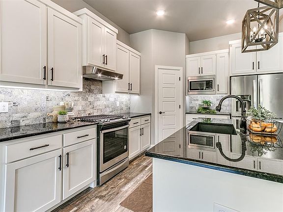 5th image of 11 Dogwood Ln