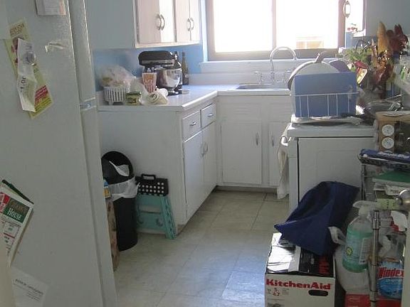 4th image of 112 Longwood Ave APT 02