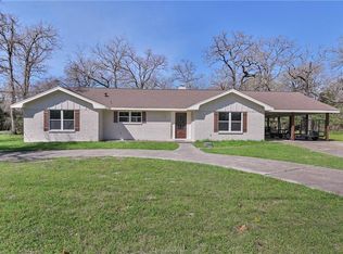 61 Golfview Dr, Hilltop Lakes, TX 77871