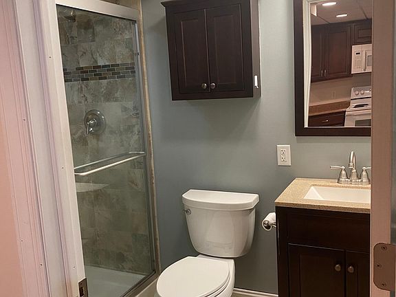 5th image of 222 Ronkonkoma Ave