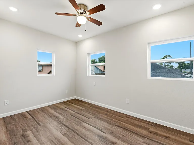 7010 Brownsville St — Photo 13