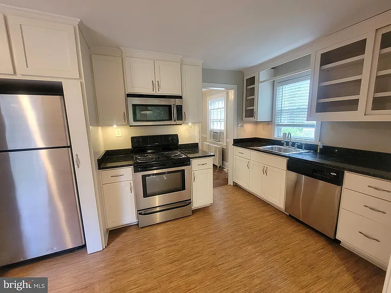 905 Evergreen Ave — Photo 5