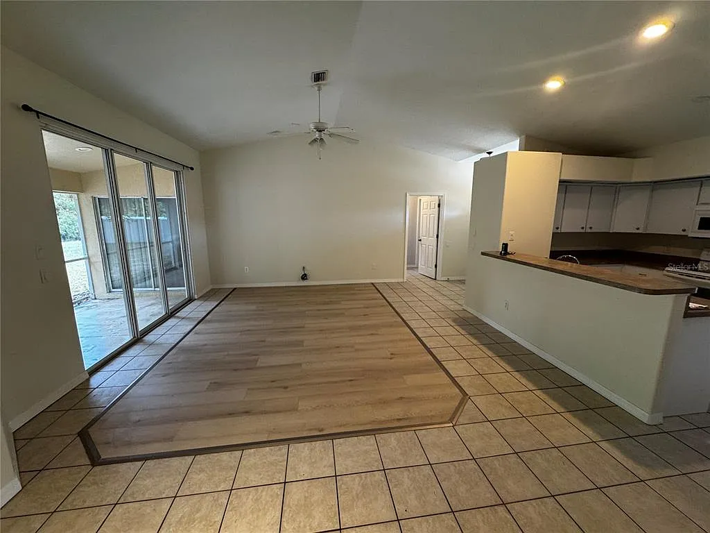 3 bed, 2.0 bath, 1526 sqft, $1,900 — Photo 2