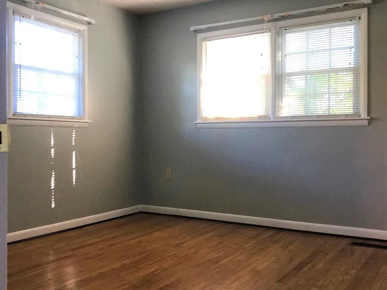 98 Montclair Cir — Photo 8