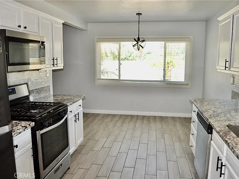 894 N Orange St — Photo 18