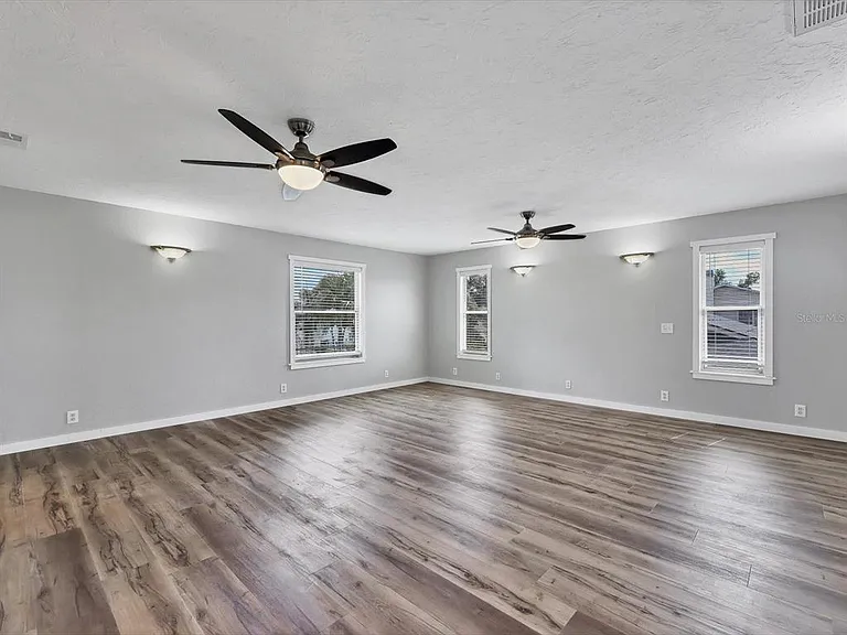 4212 3rd Ave NE — Photo 34