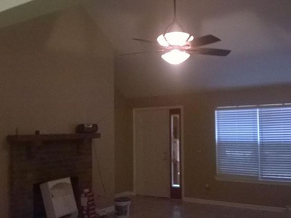 Huge living rm or great w fp