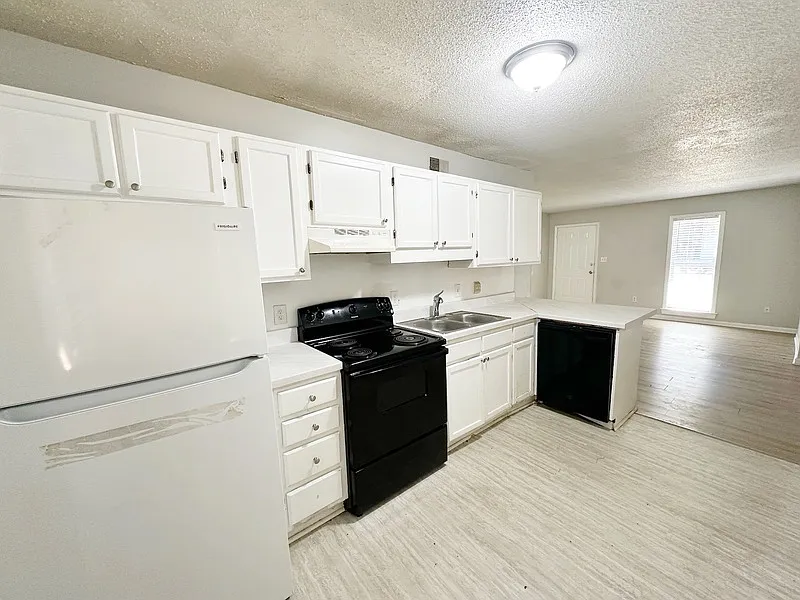 2 bed, 2.0 bath, 856 sqft, $1,495 — Photo 4