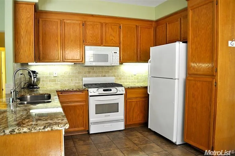 2622 Grambling Ct — Photo 3
