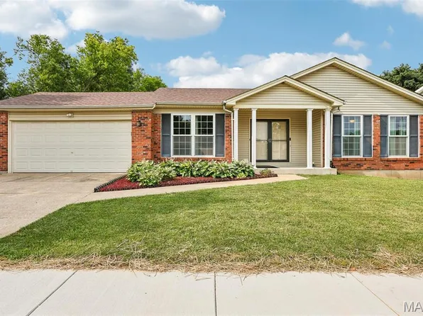 11 Laurelwood Dr, Saint Peters, MO 63376