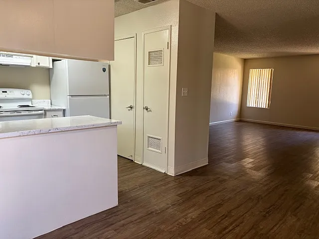 Oakwood Apartments — Photo 23