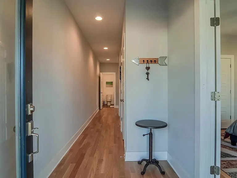 1411B Arthur Ave — Photo 13